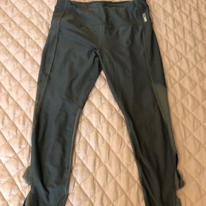 Grey cropped leggings